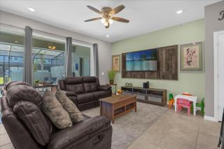 5 Bedrooms 4 Bathrooms Solterra 7112 Ol - 7