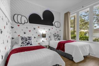 5 Bedrooms 35 Bathrooms Sunset Lakes 2943 Sv - 3