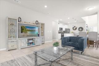 6 Bedrooms- 4,5 Bathrooms- Solterra 7211 Ol - Davenport - 7
