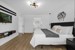 5 Bedrooms 35 Bathrooms Sunset Lakes 2943 Sv - 2