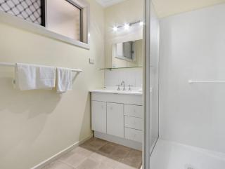 Cutie On Cunningham - 4