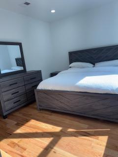 Luxury 3BR Retreat with Rooftop Near EWR & NYC Access - Newark - 7