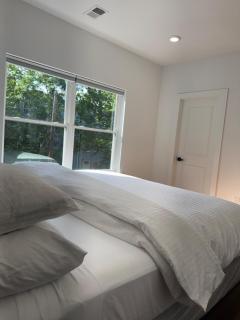 Luxury 3BR Retreat with Rooftop Near EWR & NYC Access - Newark - 3