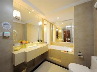 GreenTree Inn Shanghai West Huaxia Road Subway Station Hotel - Shanghai - 1