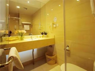 GreenTree Inn Shanghai West Huaxia Road Subway Station Hotel - 2