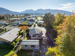 Relaxing Kiwi Bach - Te Anau Holiday Home - Te Anau - 0