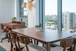 High Rise Retreat w City Skyline Views Shared Gym - Cambridge - 7