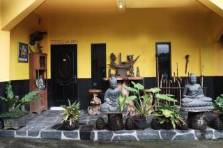 Super OYO 598 Udan Mas Guesthouse& Gallery - Magelang - 2