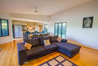 Surf Hunter - holiday house walk to beach, cafes , byo linen - 9