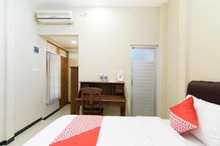 SUPER OYO 890 Dewi Fortuna Guest House - Yogyakarta - 9