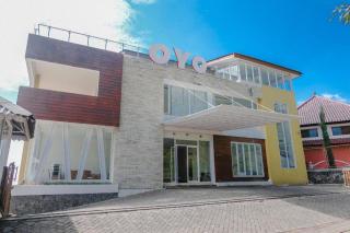 OYO 1194 Villa Bukit Panderman Residence - Malang - 4