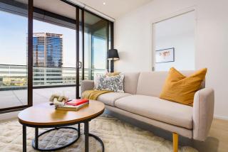 1B1B1S Water view Apt Docklands 883-6 Pool Gym - 4