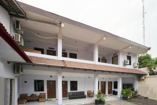 OYO 2003 Female Guest House - Probolinggo - 9