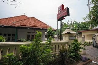 OYO 2003 Female Guest House - Probolinggo - 8
