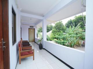 OYO 2003 Female Guest House - Probolinggo - 7