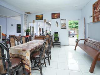 OYO 2003 Female Guest House - Probolinggo - 6