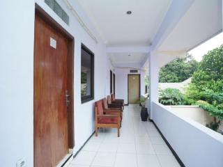 OYO 2003 Female Guest House - Probolinggo - 5
