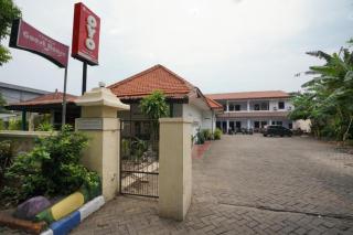 OYO 2003 Female Guest House - Probolinggo - 4