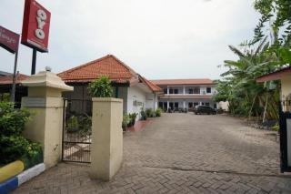 OYO 2003 Female Guest House - Probolinggo - 2