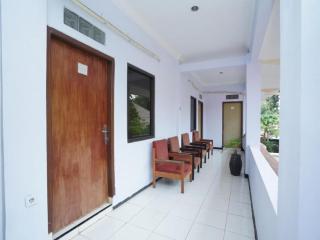 OYO 2003 Female Guest House - Probolinggo - 2