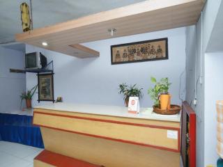 OYO 2003 Female Guest House - Probolinggo - 4