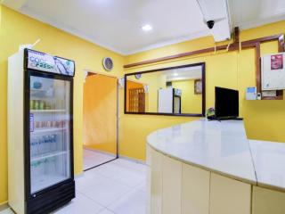 OYO 89406 Lucky Budget Hotel - Nilai - 4