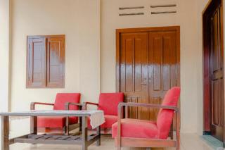 OYO 2826 Panderman Residence - Blitar - 2