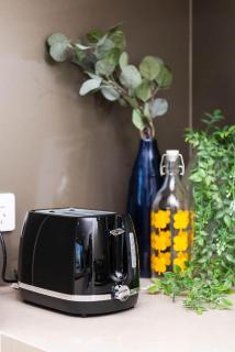 1B1B Sophisticated Apt Southern Cross AP-17 Pool Gym Balcony - 2