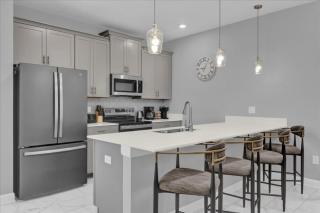 5 Bedrooms 4 Bathrooms Storey Lake 4851Rc - 1