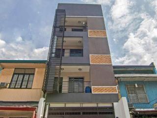 OYO 766 Ichehan Apartments - Manila - 4