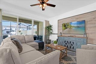 5 Bedrooms 45 Bathrooms Solara 8974Ad - 8