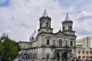 Hotel Vanna Angeles City Pampanga by RedDoorz - Angeles - 9