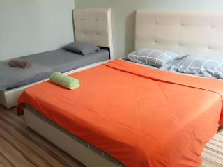 OYO HOME 90768 Flo Inn Motel - Kampong Parit - 3