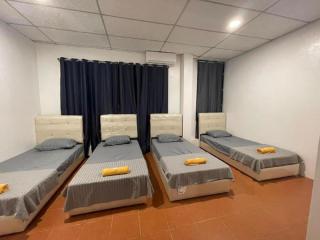 OYO HOME 90768 Flo Inn Motel - Kampong Parit - 6