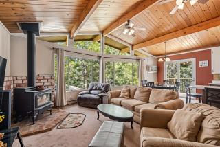 The Cozy Cabin - 2-Level Home with Spacious Yard home - Groveland - 0