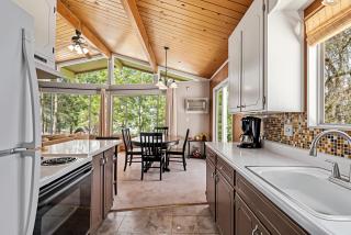 The Cozy Cabin - 2-Level Home with Spacious Yard home - Groveland - 4