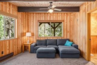 The Cozy Cabin - 2-Level Home with Spacious Yard home - Groveland - 2