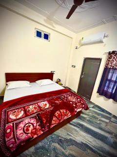 Hotel Shraddha Guest House A Luxury Stay in Ayodhya - Ayodhya - 0