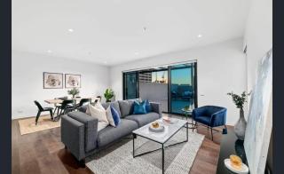 2Br2Ba Penthouse wHuge Balcony in CBD Gym Pool Will21 - Melbourne - 0