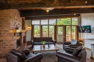 6 bdrm Blue Mountain Cottage, Private Beach Access, Hot Tub, Sauna, Table Tennis, BBQ, Petfriendly - Blue Mountains - 3
