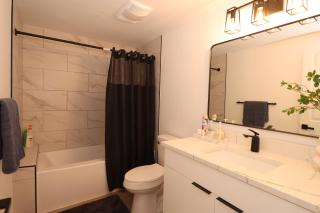 2 bedrooms near Downtown, Airport, stadiums, light rail - 2