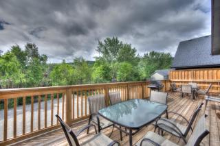 Luxury Cottage at Blue Mountain, Private Beach Access, BBQ, Hot Tub, 7 baths - Blue Mountains - 5