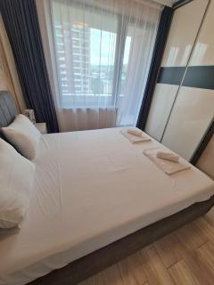 Family Garden - 1BR with Parking - 2