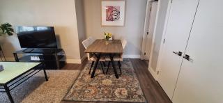 Happy Zone Suite With AC- Sleeps 4 - Welcome Snacks & Drinks ! - 2