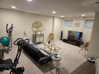 Modern & Luxurious 3 Bdrm 2.5 Bath Townhome - Apex - 9