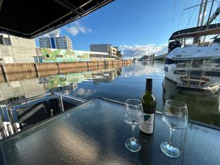 Independent serviced marina accommodation - Townsville - 6