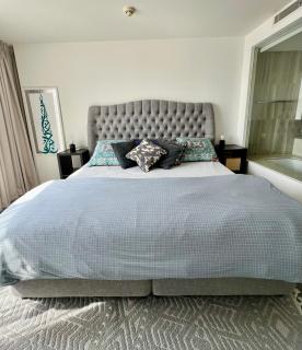 Luxury VIP, 1BR, Waterfront amazing View, D1 Tower, Jaddaf - 2