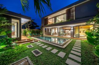 The Plaza 4BR With Pool in Bali s Eat Street - Seminyak - 0