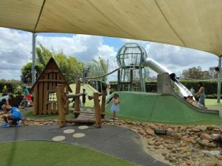 Center of Rouse Hill house with fully fenced back yard - Riverstone - 7
