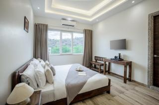 Alaya Stays Kodiyat 4-BHK Pet-Friendly Villa With Views of Sajjangarh Palace - Nāi - 8
